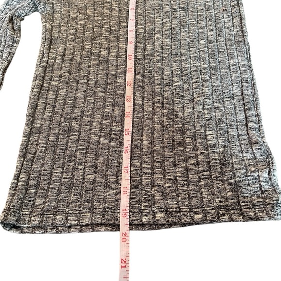 American Eagle Cold Shoulder Long Sleeve Top Size Medium - Picture 6 of 9